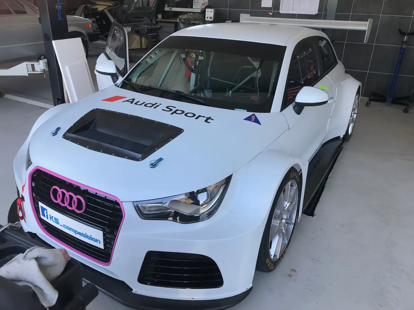 Sportska grafika na vozilu Audi